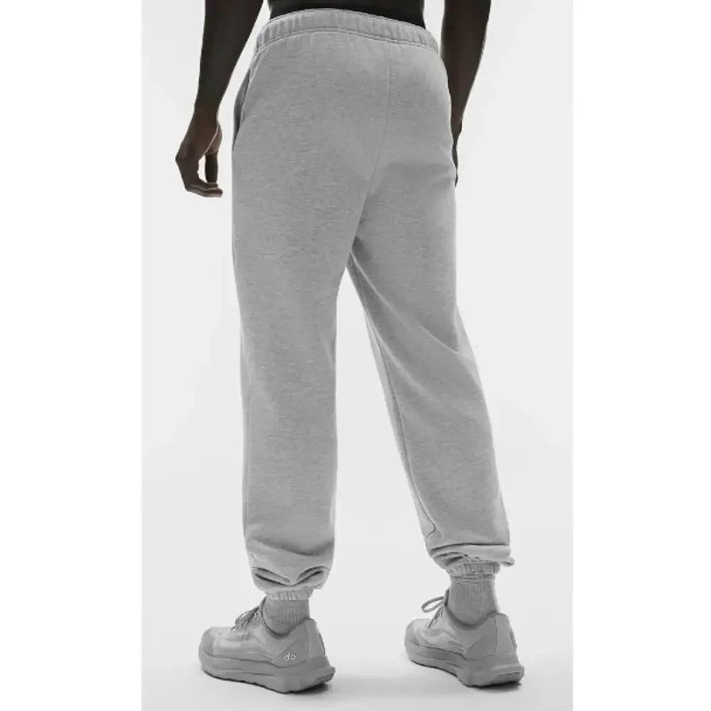 Alo Yoga Unisex Heather Gray Accolade Straight Leg Sweatpant Size M